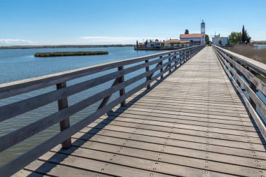 Porto Lagos, Yunanistan - 23 Eylül 2017: Saint Nicholas Porto Lagos, Doğu Makedonya ve Trakya, Yunanistan iki ada üzerinde bulunan manastır