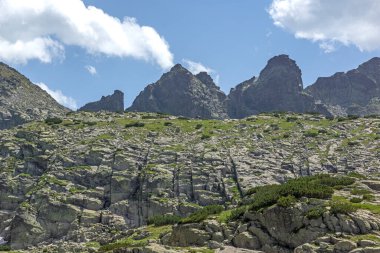 Bulgaristan 'ın Yonchevo Gölü yakınlarındaki Rila Dağı' nın muhteşem manzarası