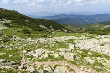 Bulgaristan 'ın Yonchevo Gölü yakınlarındaki Rila Dağı' nın muhteşem manzarası