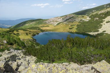 Bulgaristan 'ın Yonchevo Gölü yakınlarındaki Rila Dağı' nın muhteşem manzarası