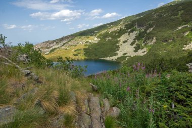 Bulgaristan 'ın Yonchevo Gölü yakınlarındaki Rila Dağı' nın muhteşem manzarası