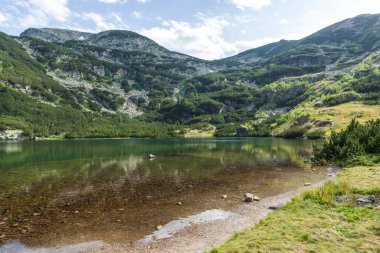 Bulgaristan 'ın Yonchevo Gölü yakınlarındaki Rila Dağı' nın muhteşem manzarası