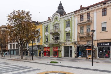 PLEVEN, BULGARIA - 8 Kasım 2020: Bulgaristan 'ın Plevne kentinin panoramik manzarası