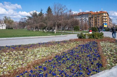 SOFYA, BULGARIA - 18 Mart 2023: Bulgaristan 'ın Ulusal Kültür Sarayı çevresindeki Sofya Şehri' nin inanılmaz manzarası