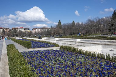SOFYA, BULGARIA - 18 Mart 2023: Bulgaristan 'ın Ulusal Kültür Sarayı çevresindeki Sofya Şehri' nin inanılmaz manzarası