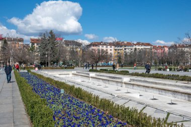 SOFYA, BULGARIA - 18 Mart 2023: Bulgaristan 'ın Ulusal Kültür Sarayı çevresindeki Sofya Şehri' nin inanılmaz manzarası