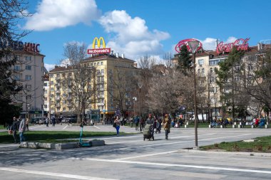 SOFYA, BULGARIA - 18 Mart 2023: Bulgaristan 'ın Ulusal Kültür Sarayı çevresindeki Sofya Şehri' nin inanılmaz manzarası