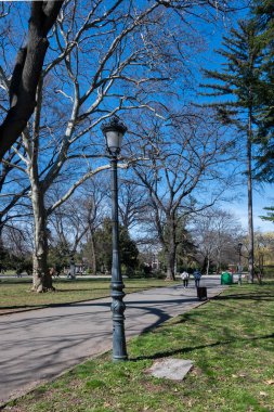 SOFYA, BULGARIA - 19 Mart 2023: Bulgaristan 'ın Sofya kentinde Borisova gradina' nın (Boris Garden) şaşırtıcı bahar manzarası