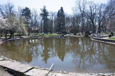 SOFYA, BULGARIA - 19 Mart 2023: Bulgaristan 'ın Sofya kentinde Borisova gradina' nın (Boris Garden) şaşırtıcı bahar manzarası