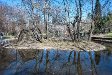 SOFYA, BULGARIA - 19 Mart 2023: Bulgaristan 'ın Sofya kentinde Borisova gradina' nın (Boris Garden) şaşırtıcı bahar manzarası