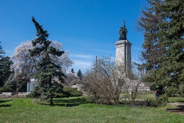 SOFYA, BULGARIA - 19 Mart 2023: Bulgaristan 'ın Sofya kentindeki Sovyet Ordusu Anıtı