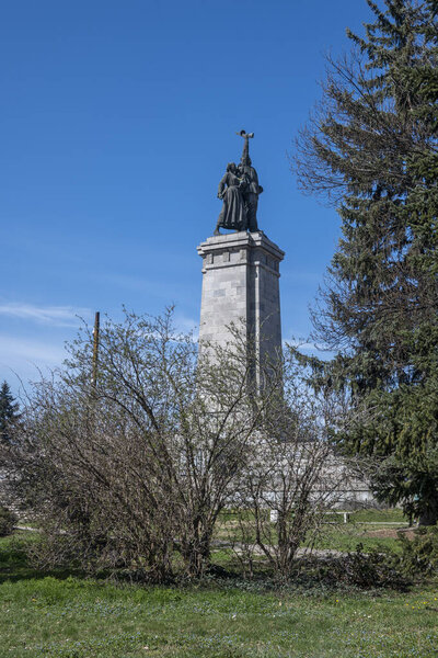 СОФИЯ, БУЛЬГАРИЯ - 19 марта 2023 года: Памятник Советской Армии в городе София, Болгария