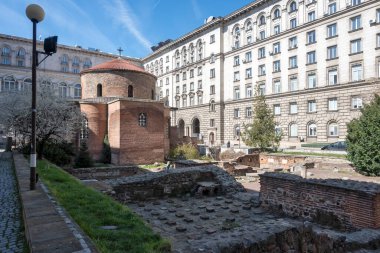 SOFYA, BULGARIA - 19 Mart 2023: Bulgaristan 'ın başkenti Sofya' daki St. George Rotunda Kilisesi 'nin muhteşem manzarası