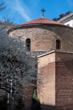 SOFYA, BULGARIA - 19 Mart 2023: Bulgaristan 'ın başkenti Sofya' daki St. George Rotunda Kilisesi 'nin muhteşem manzarası