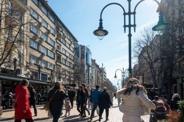 SOFYA, BULGARIA - 22 HAZİRAN 2020: Bulgaristan 'ın başkenti Sofya' daki Vitoşa yaya bulvarı Panoraması