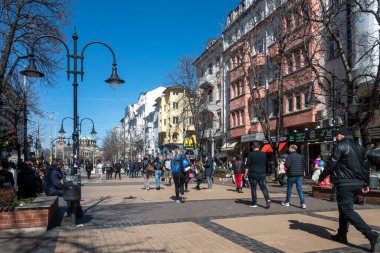 SOFYA, BULGARIA - 22 HAZİRAN 2020: Bulgaristan 'ın başkenti Sofya' daki Vitoşa yaya bulvarı Panoraması