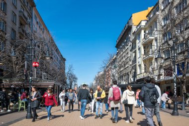 SOFYA, BULGARIA - 22 HAZİRAN 2020: Bulgaristan 'ın başkenti Sofya' daki Vitoşa yaya bulvarı Panoraması