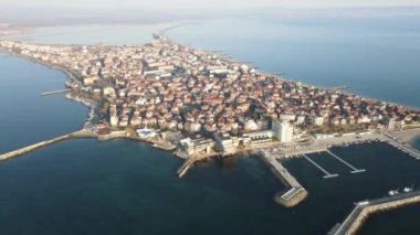 Bulgaristan 'ın Burgaz Bölgesi' nin Pomorie kentinin İnanılmaz Hava Gündoğumu manzaralı kasabası 