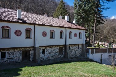 Bulgaristan 'ın başkenti Sofya' daki Lyulin Dağı 'ndaki Kutsal Üçlü Manastırı' na adanmış Ortodoks Divotino Manastırı