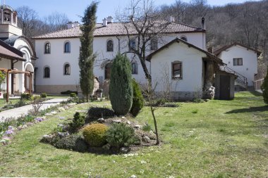 Bulgaristan 'ın başkenti Sofya' daki Lyulin Dağı 'ndaki Kutsal Üçlü Manastırı' na adanmış Ortodoks Divotino Manastırı