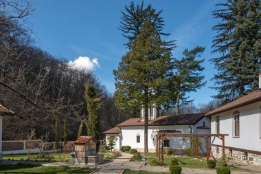 Bulgaristan 'ın başkenti Sofya' daki Lyulin Dağı 'ndaki Kutsal Üçlü Manastırı' na adanmış Ortodoks Divotino Manastırı