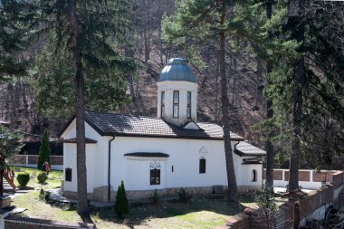 Bulgaristan 'ın başkenti Sofya' daki Lyulin Dağı 'ndaki Kutsal Üçlü Manastırı' na adanmış Ortodoks Divotino Manastırı