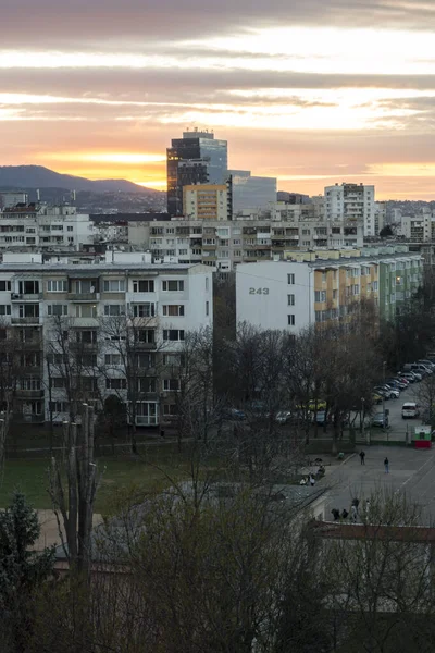 Bulgaristan Sofya Kentindeki Komünist Dönemden Kalma Tipik Konut Binasının Gün — Stok fotoğraf