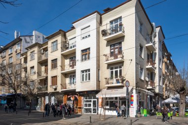 SOFYA, BULGARIA - 19 Mart 2023: Bulgaristan 'ın Sofya kentindeki Graf Ignatiev caddesinin panoramik manzarası