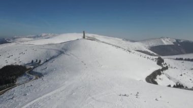 TROYAN, BULGARIA - 16 Şubat 2023: Bulgaristan 'ın Beklemeto geçidinde Balkan Dağları' nın ana yamacında Özgürlük Anıtı