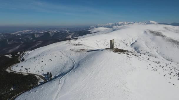 图尔加利亚 Troyan 2023年2月16日 保加利亚别克鲁姆托通过的巴尔干山脉主要山脊的自由纪念碑拱门 — 图库视频影像