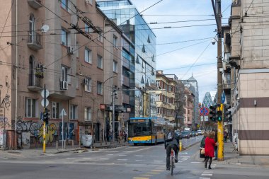 SOFYA, BULGARIA - 31 Mart 2023: Bulgaristan 'ın Sofya kentindeki Rakovski caddesinin panoramik manzarası