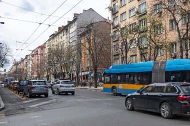 SOFYA, BULGARIA - 31 Mart 2023: Bulgaristan 'ın Sofya kentindeki Rakovski caddesinin panoramik manzarası