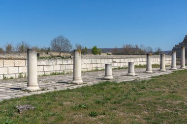Büyük Bazilika - ilk Bulgar İmparatorluğu Pliska, Bulgaristan başkenti yakınındaki Ortaçağ Avrupa'nın en büyük Hıristiyan Katedrali kalıntıları