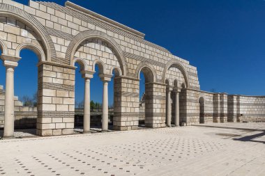 Büyük Bazilika - ilk Bulgar İmparatorluğu Pliska, Bulgaristan başkenti yakınındaki Ortaçağ Avrupa'nın en büyük Hıristiyan Katedrali kalıntıları