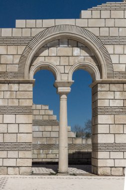 Büyük Bazilika - ilk Bulgar İmparatorluğu Pliska, Bulgaristan başkenti yakınındaki Ortaçağ Avrupa'nın en büyük Hıristiyan Katedrali kalıntıları