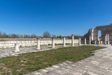 Büyük Bazilika - ilk Bulgar İmparatorluğu Pliska, Bulgaristan başkenti yakınındaki Ortaçağ Avrupa'nın en büyük Hıristiyan Katedrali kalıntıları