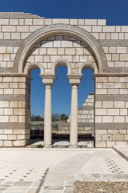 Büyük Bazilika - ilk Bulgar İmparatorluğu Pliska, Bulgaristan başkenti yakınındaki Ortaçağ Avrupa'nın en büyük Hıristiyan Katedrali kalıntıları