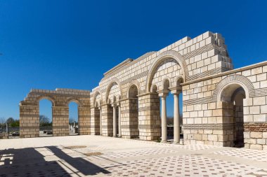 Büyük Bazilika - ilk Bulgar İmparatorluğu Pliska, Bulgaristan başkenti yakınındaki Ortaçağ Avrupa'nın en büyük Hıristiyan Katedrali kalıntıları