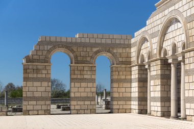 Büyük Bazilika - ilk Bulgar İmparatorluğu Pliska, Bulgaristan başkenti yakınındaki Ortaçağ Avrupa'nın en büyük Hıristiyan Katedrali kalıntıları