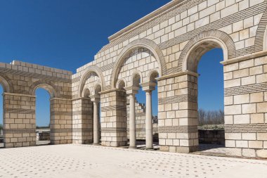 Büyük Bazilika - ilk Bulgar İmparatorluğu Pliska, Bulgaristan başkenti yakınındaki Ortaçağ Avrupa'nın en büyük Hıristiyan Katedrali kalıntıları