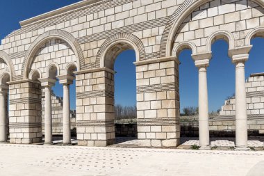 Büyük Bazilika - ilk Bulgar İmparatorluğu Pliska, Bulgaristan başkenti yakınındaki Ortaçağ Avrupa'nın en büyük Hıristiyan Katedrali kalıntıları