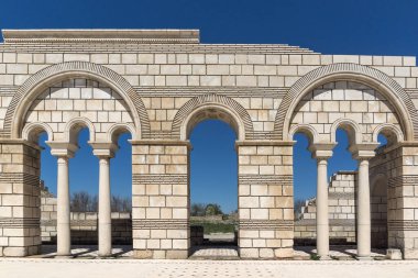 Büyük Bazilika - ilk Bulgar İmparatorluğu Pliska, Bulgaristan başkenti yakınındaki Ortaçağ Avrupa'nın en büyük Hıristiyan Katedrali kalıntıları