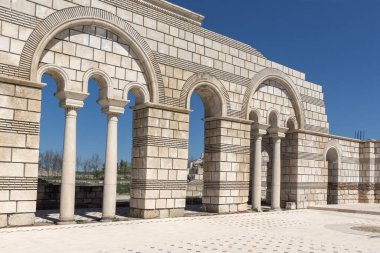Büyük Bazilika - ilk Bulgar İmparatorluğu Pliska, Bulgaristan başkenti yakınındaki Ortaçağ Avrupa'nın en büyük Hıristiyan Katedrali kalıntıları