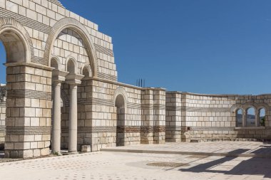 Büyük Bazilika - ilk Bulgar İmparatorluğu Pliska, Bulgaristan başkenti yakınındaki Ortaçağ Avrupa'nın en büyük Hıristiyan Katedrali kalıntıları