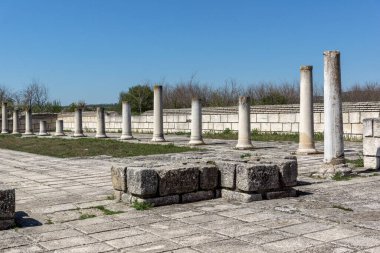 Büyük Bazilika - ilk Bulgar İmparatorluğu Pliska, Bulgaristan başkenti yakınındaki Ortaçağ Avrupa'nın en büyük Hıristiyan Katedrali kalıntıları