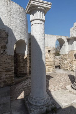 Harabeleri yuvarlak (altın) Kilisesi, St John, Preslav yakınındaki ikinci başkenti ilk Bulgar İmparatorluğu büyük Preslav, Bulgaristan