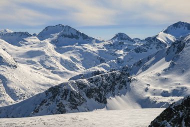 Bulgaristan 'ın Todorka tepesinden Pirin Dağı' nın muhteşem kış manzarası