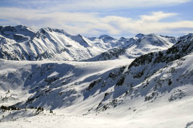 Bulgaristan 'ın Todorka tepesinden Pirin Dağı' nın muhteşem kış manzarası