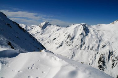 Bulgaristan 'ın Todorka tepesinden Pirin Dağı' nın muhteşem kış manzarası