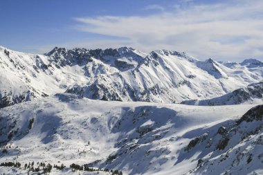 Bulgaristan 'ın Todorka tepesinden Pirin Dağı' nın muhteşem kış manzarası